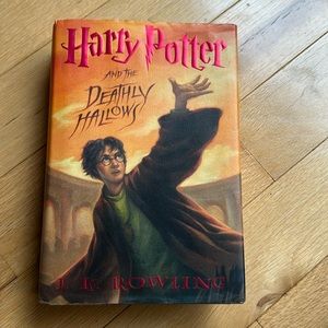Harry Potter and the deathly hollow book